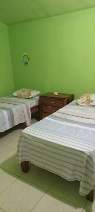Cheerful 2-Bedroom Home In Falmouth Garden Bagian luar foto