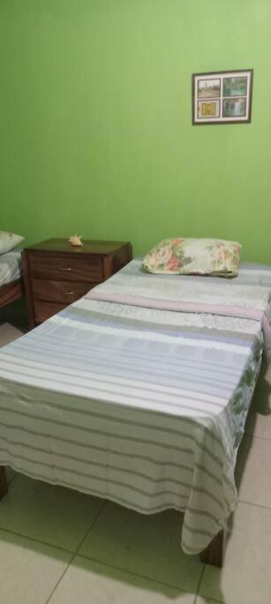 Cheerful 2-Bedroom Home In Falmouth Garden Bagian luar foto